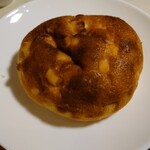 zacro - バターしみしみコーンパン 300円