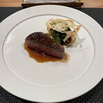 ル　ピニョン - お肉がとても柔らかいのはもちろんだがオーブンで温めた玉ねぎが甘くて美味しい
