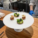 ル　ピニョン - 1番最初に出てきたメニュー　シュー生地の上にレンコンスライスが乗っている