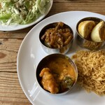 Venu's South Indian Dining - 野菜サラダとカレー、ビリヤニ