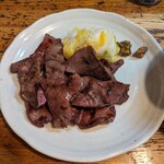 237177137 - 牛たん近景。とても肉肉しい牛たん。