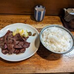 たん焼き 山梨 - B定食。牛たんと麦飯。相性抜群。