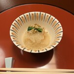 東京 芝 とうふ屋うかい - がんも(たしか)。蕎麦の実が良い香りでした。