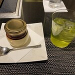 焼肉 喰心 - 濃厚プリン、緑茶