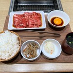 MY YAKINIKU STYLE 将泰庵商店 - 黒毛和牛 すき焼き肉御膳（140g）2145円