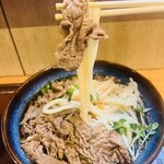 讃岐うどん はるしん - 肉も一緒にリフトじゃああぁぁぁ(ꐦ°᷄д°᷅)‼️