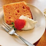 Kafe Resutoran Kitara - デザートのいちごシフォンケーキ