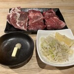 Youshoku Ichiba Shimadaya - ラム3点盛塩￥1,880（ネギ塩ラムロール・にんバタラムカルビ・塩ジンギスカン）のにんにく+バター・ネギ塩+レモン