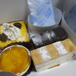 Patisserie Ravi,e relier - 左上：フラン（栗）、右上：オペラ、右下：ミゼラブル、左下：ピュイ・ダムール