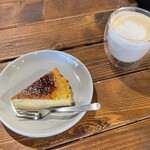 コーヒーと発酵の店 Big Mouse - チーズケーキは美味ちぃぃぃ
            
            ホットラテのハートがカワイイね