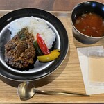 コーヒーと発酵の店 Big Mouse - キーマカレーは辛さもちょうど良く
            モグモグモグモグ
            
            スープも優しい味でｇｏｏｄ