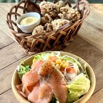 Panel Cafe - フライドチキン　・サーモンのサラダ