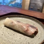 廣澤 - 北京ダック ＜皮と肉＞、胡瓜等、揚げパン粉を振ったあとのクレープ巻き