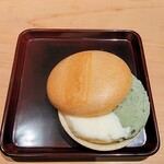 匠 進吾 - 甘味は塩とヨモギのアイスクリーム