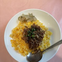 シェフス - 安定の旨すぎる肉のせ炒飯