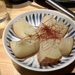 Koshitsu Kake Runiku Zushi To Sousaku Washoku Takafuji - 玉葱の揚げ出し。熱いうちに食べよう。