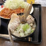 わ楽 - アラ汁　鯛、鰤、サーモン