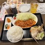 居酒食堂 わ楽 - ポークチャップ定食(アラ汁)