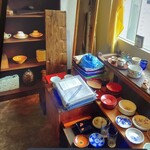 Shichifuku Shokudou - 祖母の家にあるような和食器が
