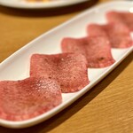 炭火焼肉ホルモン まるは - 