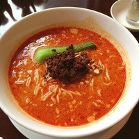 中国料理 四川 - 担々麺：そのままだと非常にマイルド。芝麻醤は軽めでスープを飲ませる感じ
