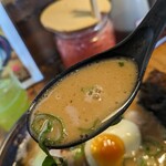 大砲ラーメン  - コッテリ系の醤油豚骨スープ