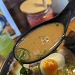 大砲ラーメン  - 結構、骨粉が…