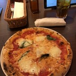 Pizzeria Piatto - マルゲリータ：１２００円（ランチは全品サラダ付き）