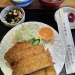 Tsumi To Kashiwagi - とんかつ定食。850円