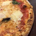 Pizzeria Piatto - マルゲリータ：１２００円（ランチは全品サラダ付き）