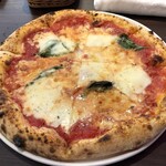 Pizzeria Piatto - マルゲリータ：１２００円（ランチは全品サラダ付き）