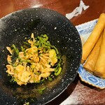 曼陀羅 - 韓国風鶏皮　チーズ春巻き