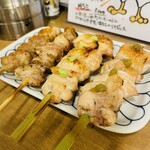 焼き鳥 しょうちゃん - 左から　みさき、ハラミ、手羽元せせり、ふりそで