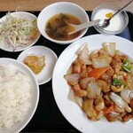 Nixi Shou Wa Xashou - 鶏肉とカシューナッツ炒め定食　¥880
                        ＋春巻き　¥180