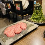 黒毛和牛とタンとハラミ 焼肉ごりちゃん 梅田本店 - 