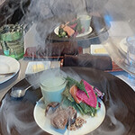 ルフージュ - オードブル盛合わせ　燻製の煙の演出