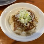 きく屋 - 10/21に食べた「肉ごはん」と装いに変化。細切りされたチャーシューと筍が和えられた”新”肉ごはん！