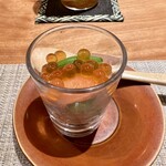 日本料理 仁 - 先付け　スモークサーモンとイクラとスナップえんどうの博多
