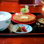 割烹お食事 吉田屋 - 大判イカメンチ　800円　御飯セット（御飯・味噌汁・香の物）　650円