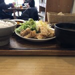 Nishikubo Shokudou - 鶏肉の甘辛パリパリ揚げ定食（側面）