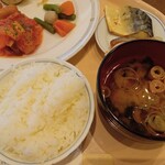 フィガロ - ご飯、味噌汁、焼魚