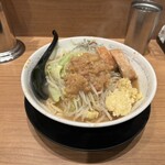 豚山 上野店 - 小ラーメン900円に野菜少なめニンニクアブラショウガ