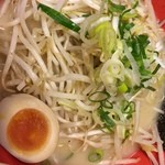 ラーメンなる木 - もやしラーメン
o((◕ฺ∀ ◕✿ฺ))o

もやしのシャキシャキした食感が美味しかったのですが、スープはとんこつで麺は細麺でバランスがイマイチのような…( ͒ ु•·̫• ू ͒)

