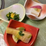 せんざん 山手台店 - お通し、4種だったけどすぐに一つ食べられちゃった