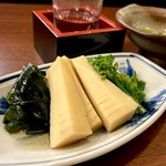 どぜう・四季料理 やぶや - 新竹の子煮（¥680税込）
      地元は初倉産の採れたて新鮮な新竹の子。
      大将の腕にかかると最高の若竹煮となる。