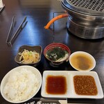 焼肉恩匠 - 定食のセット(サラダ付)   ご飯♡