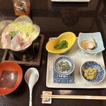 道後湯の宿 さち家 - 鯛しゃぶ。しっかりとした鯛の切り身入り。