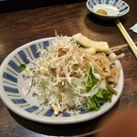 Katsukichi - ご飯、サラダ、漬物はおかわり自由です。