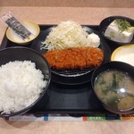 Matsunoya - 得朝ロースかつ定食 530円
                        ごはんと味噌汁はおかわり無料です