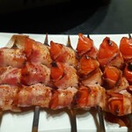 魚料理 炭火串焼 かねり - トマトベーコン巻き